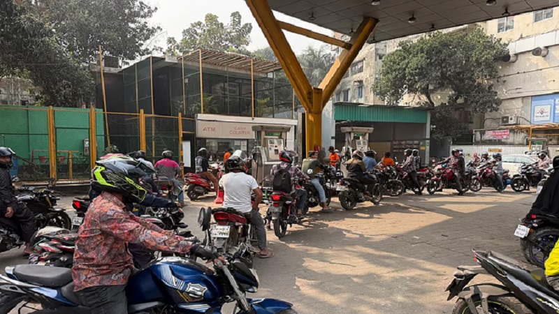 জ্বালানি সরবরাহে নতুন সীমা, রাইড শেয়ার মোটরসাইকেলে দিনে সর্বোচ্চ ৫ লিটার